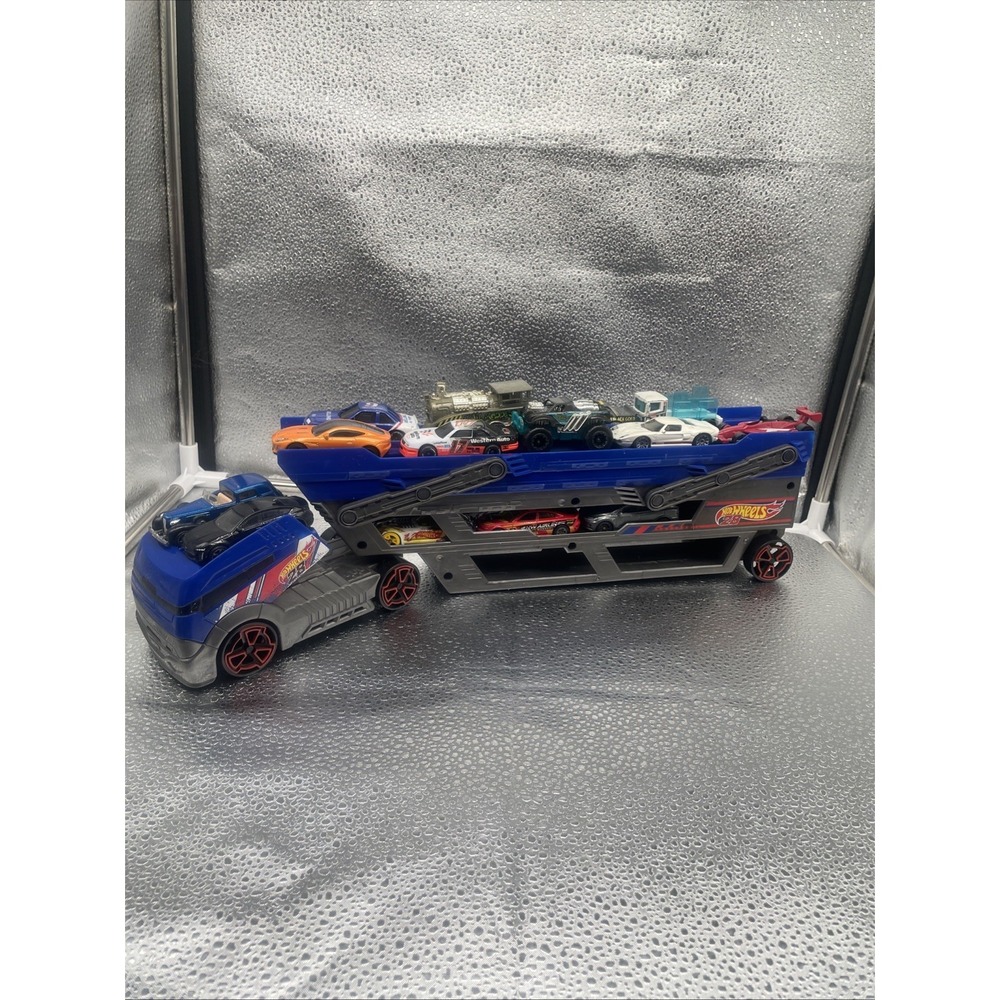 Hot Wheels 2012 Mega Hauler Transporter Truck With 16 Cars Holds 50 Cars